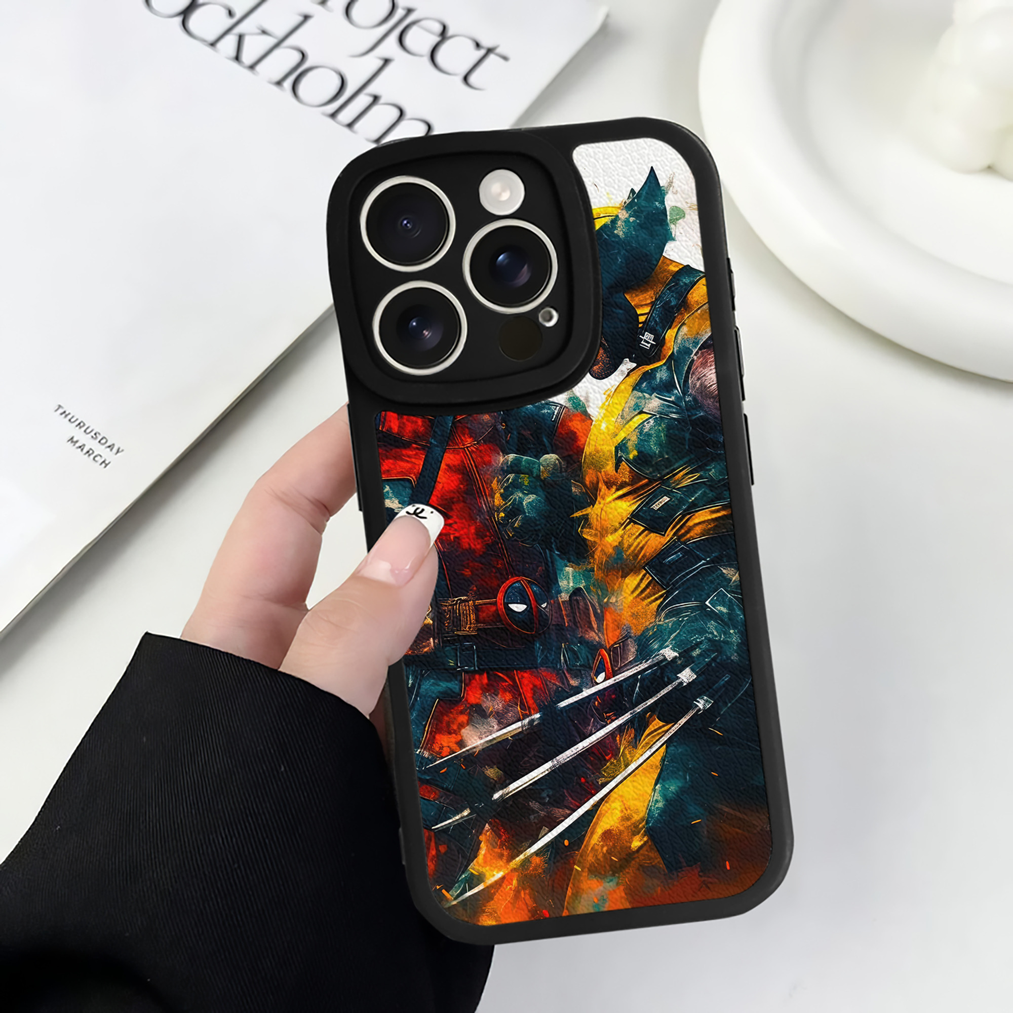 （画像用） Deadpool デッドプール 【iPhone 16シリーズ対応】シリコンスマホケース（レザー調） 材質：シリコン